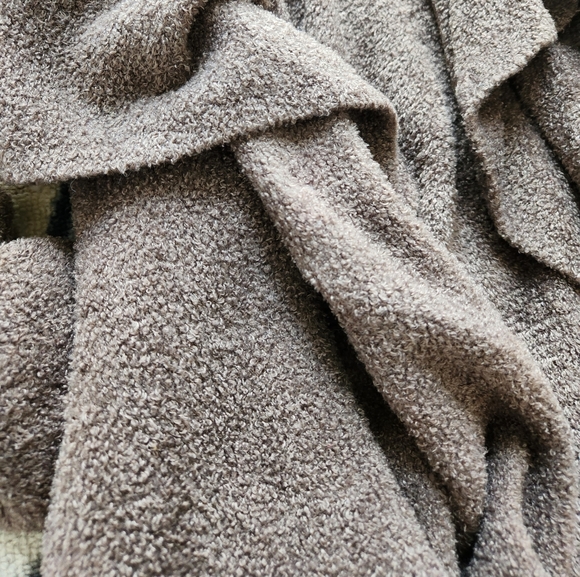 Barefoot Dreams Island Wrap - Picture 5 of 10